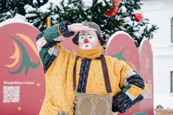 Уличный спектакль «Гости Аллеи»